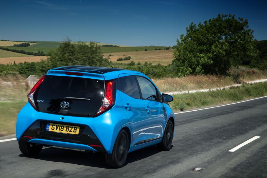  Toyota Aygo x-press 5-Door 2018 года  (UK) (фото 15 из 37)